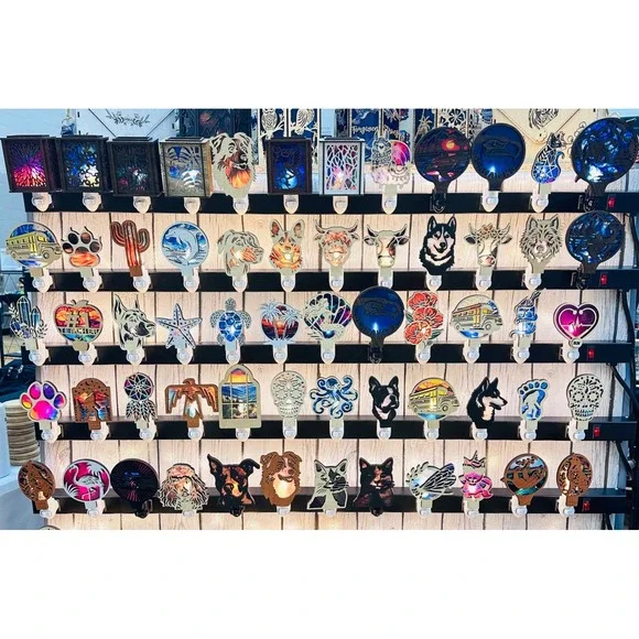 Chameleon Handmade Night Light Stained Glass Style Multicolor Lizard Plug In - Picture 6 of 8